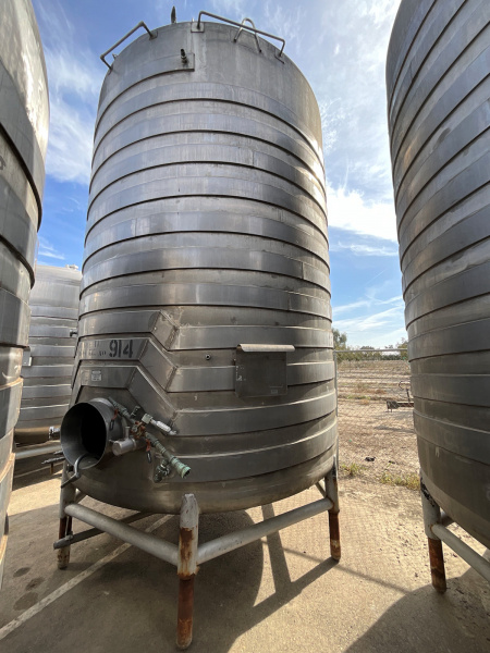 6,000 gallon stainless steel wine tank [S526001]