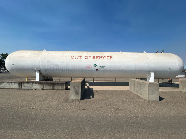 30,000 gallon ammonia tank [30kNh301]